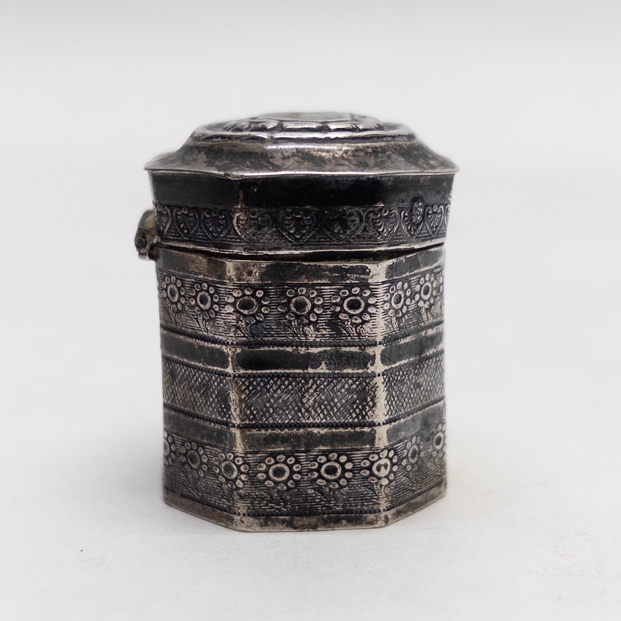 Dutch 833 Silver Octagonal Pillbox