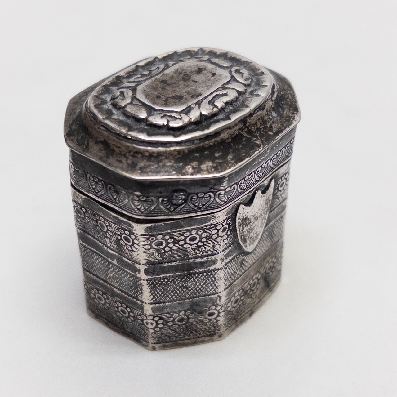 Dutch 833 Silver Octagonal Pillbox