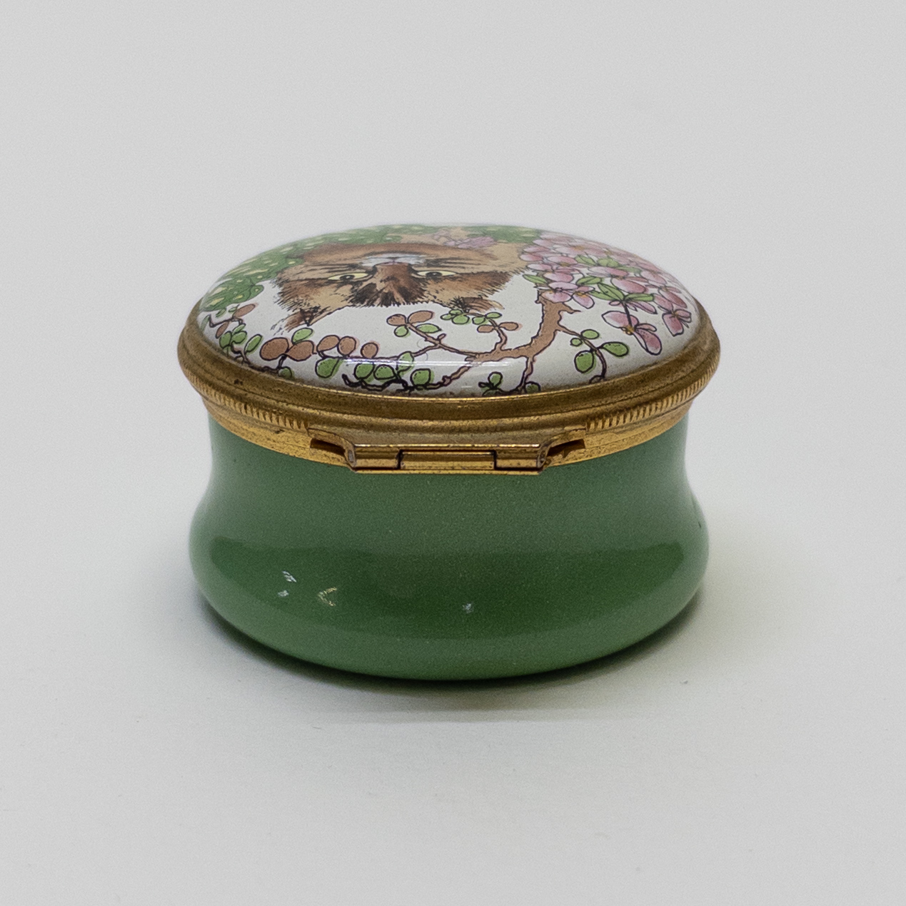 Halcyon Days Garden Cat Enamel Pillbox