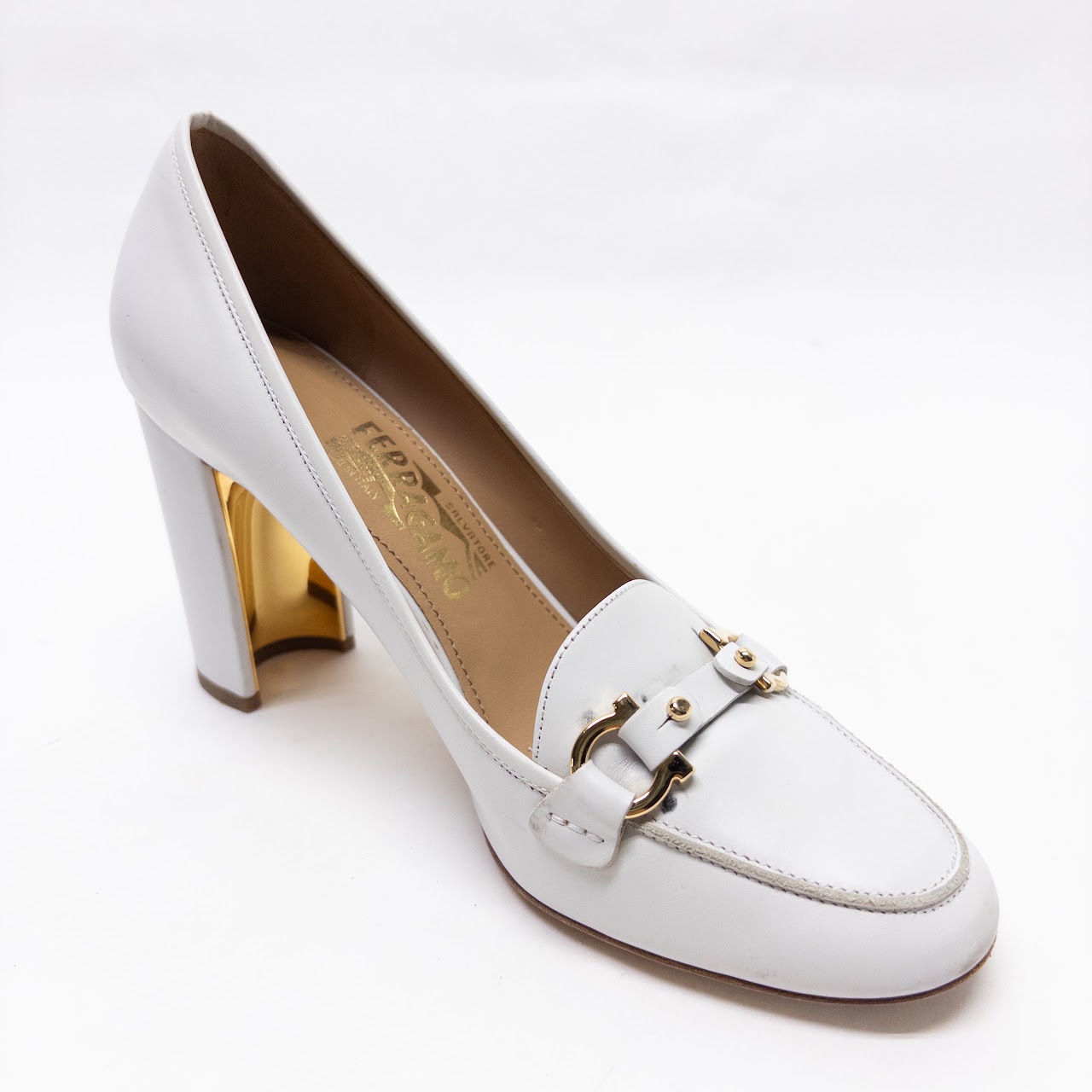 Salvatore Ferragamo Whlte Leather Pumps