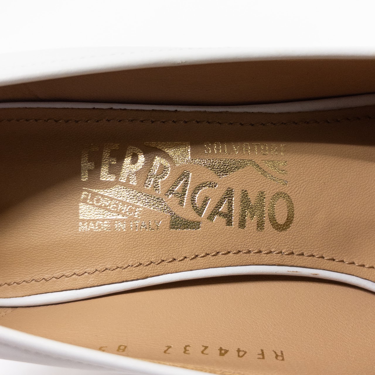 Salvatore Ferragamo Whlte Leather Pumps