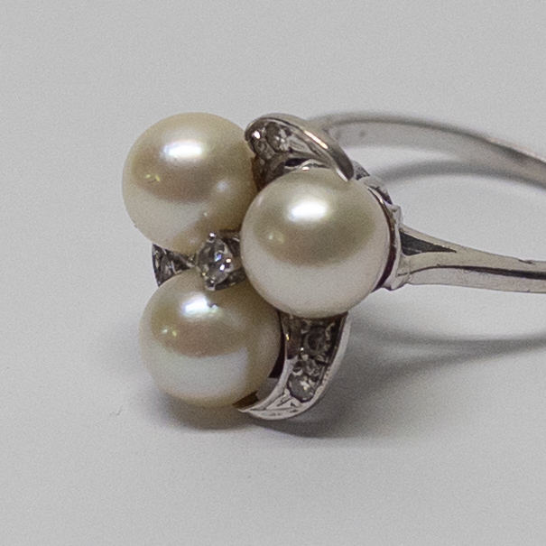 14K White Gold, Pearl, and White Sapphire Ring