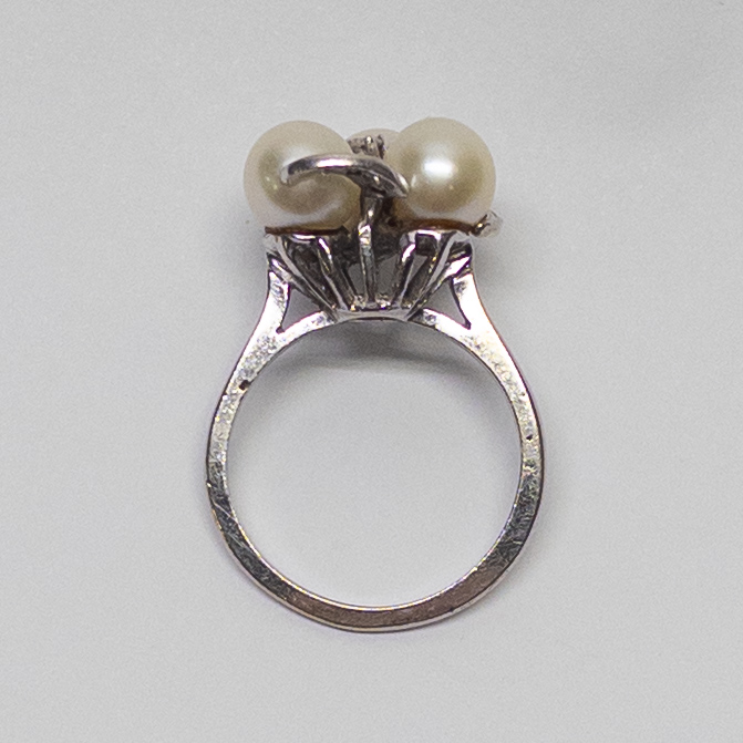 14K White Gold, Pearl, and White Sapphire Ring