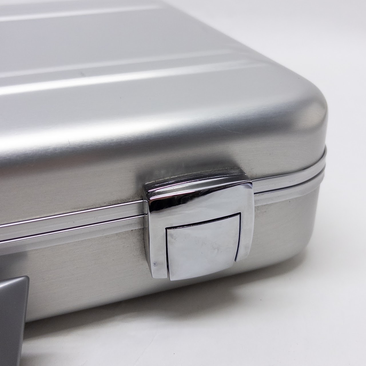 Elite by Zero Classic Aluminum Briefcase