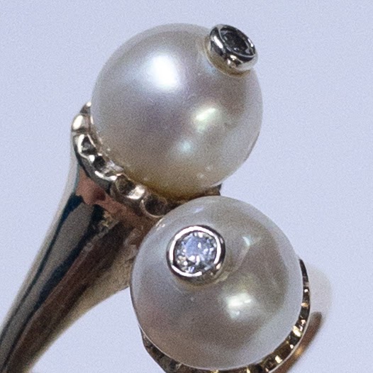 14K Gold  Pearl &  Diamond Ring