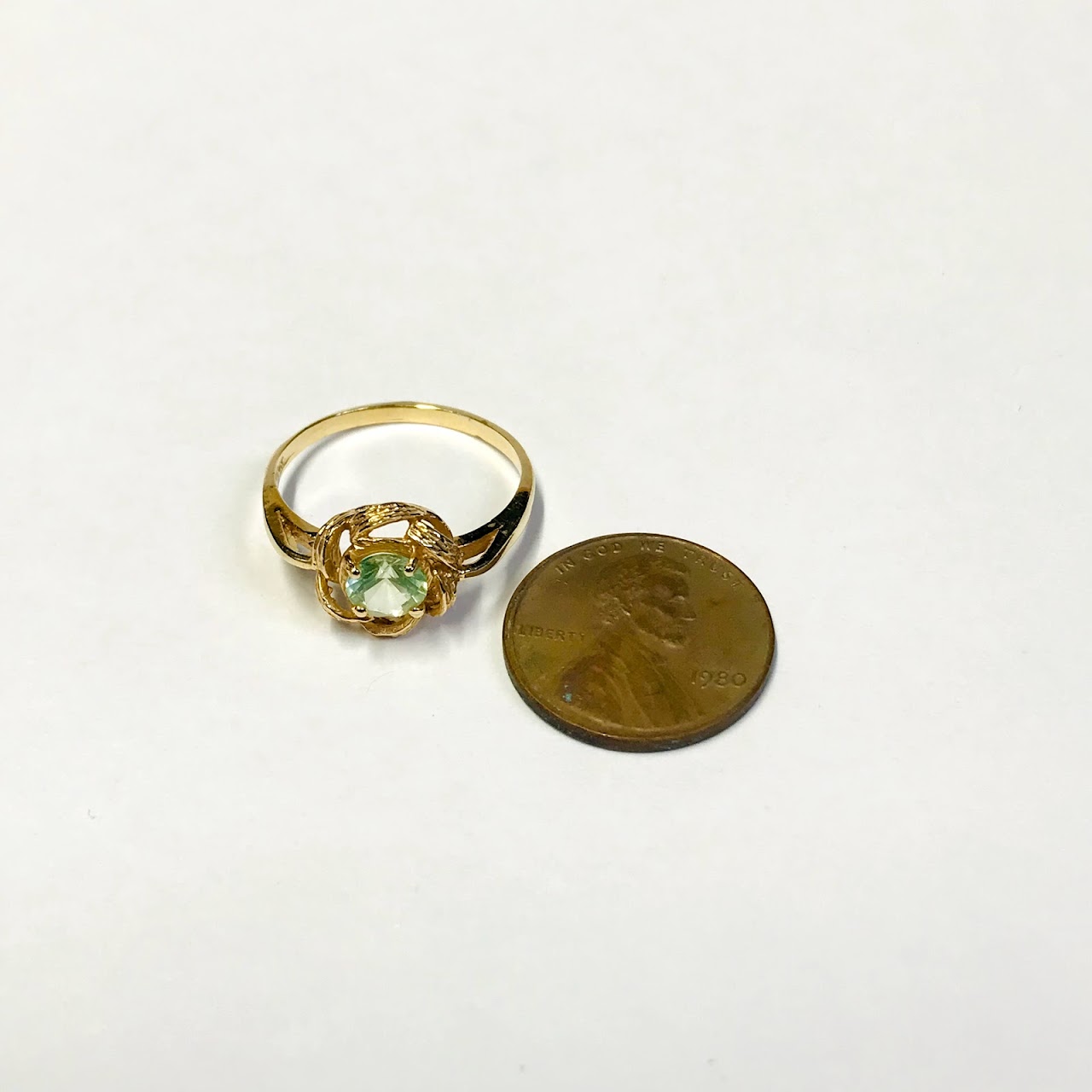 14K Gold & Green Stone Flower Ring