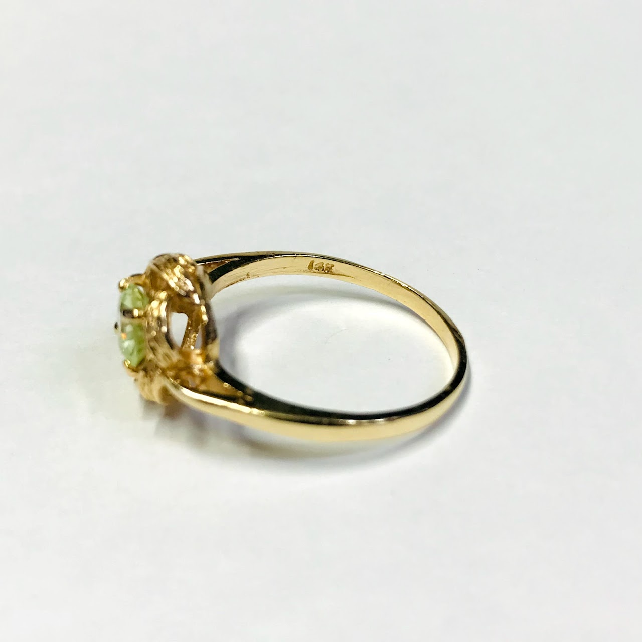 14K Gold & Green Stone Flower Ring