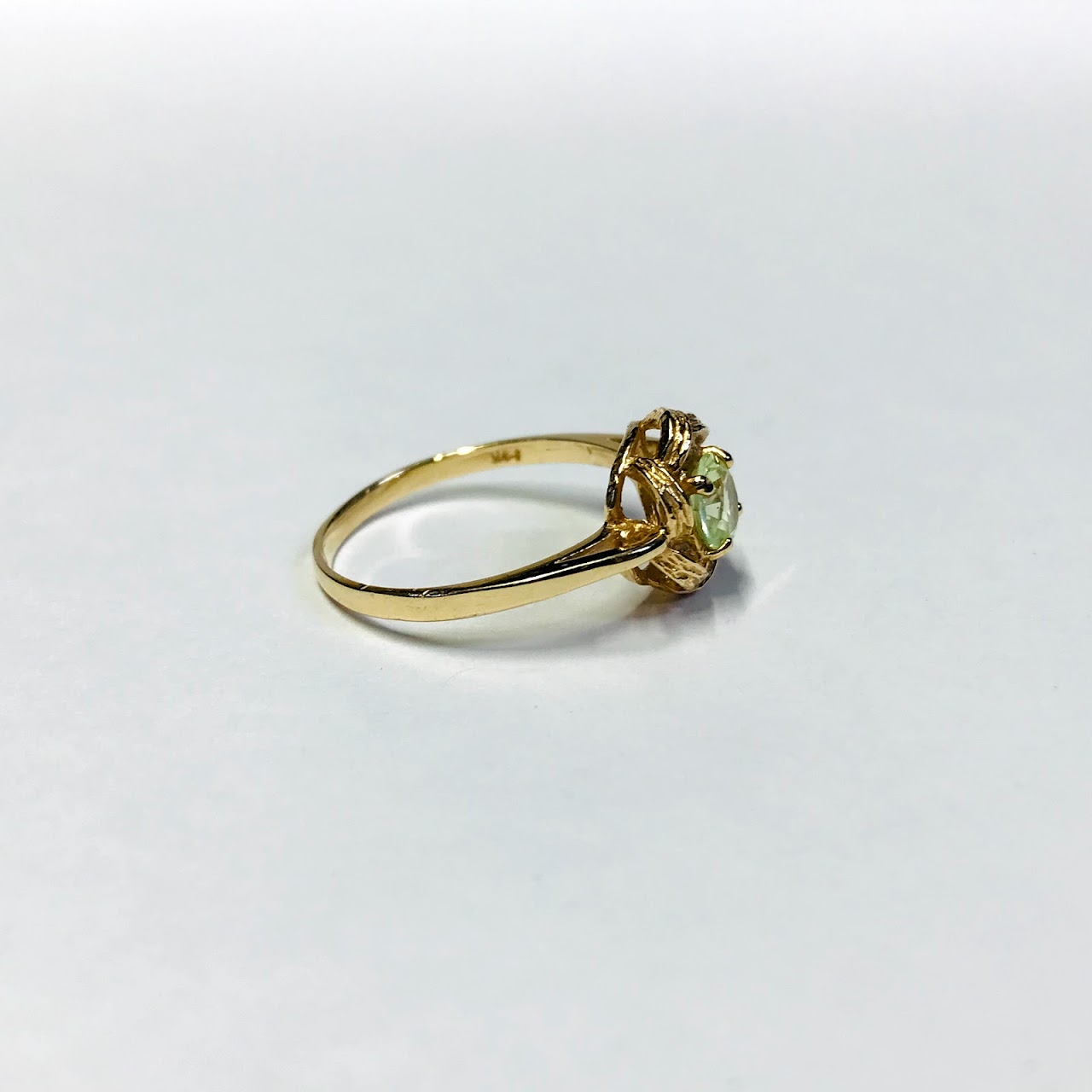 14K Gold & Green Stone Flower Ring