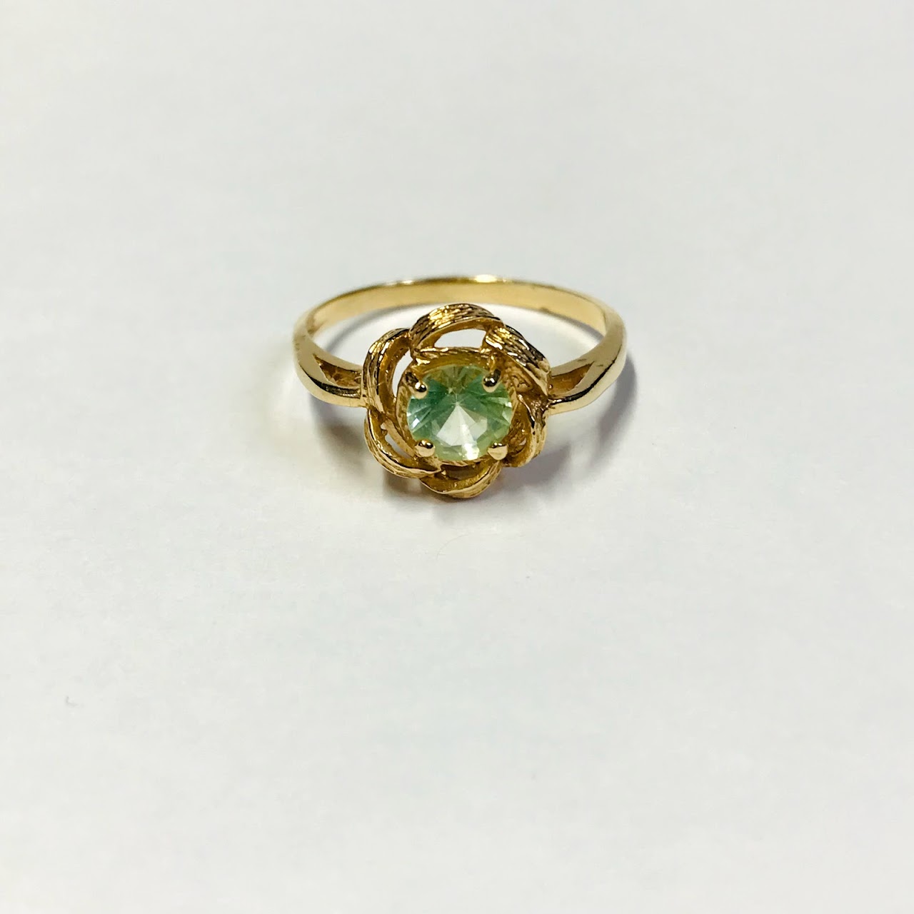 14K Gold & Green Stone Flower Ring