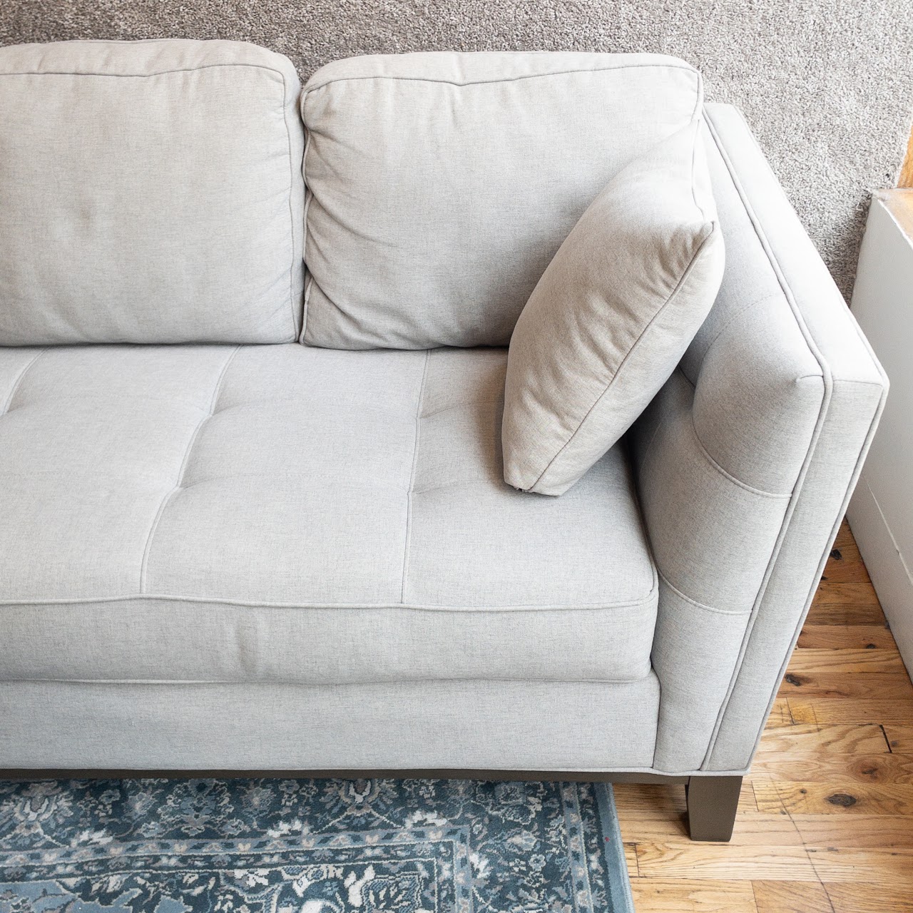 Contemporary Tufted Cushion Sofa