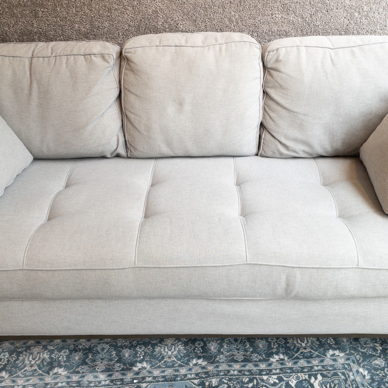 Contemporary Tufted Cushion Sofa