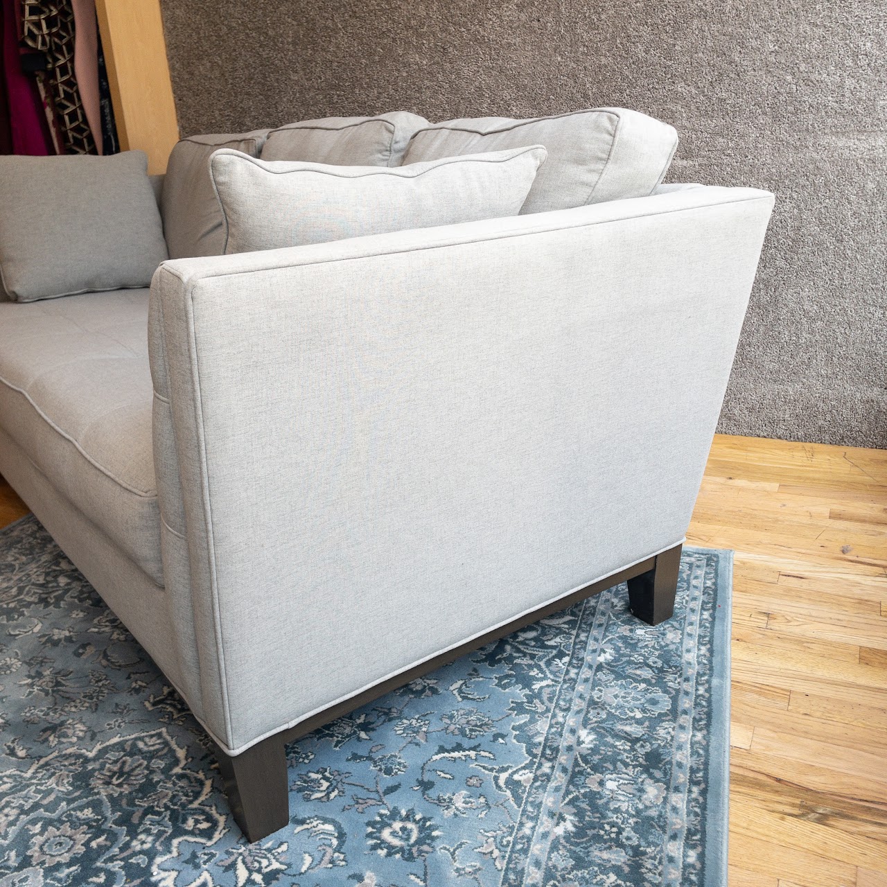 Contemporary Tufted Cushion Sofa