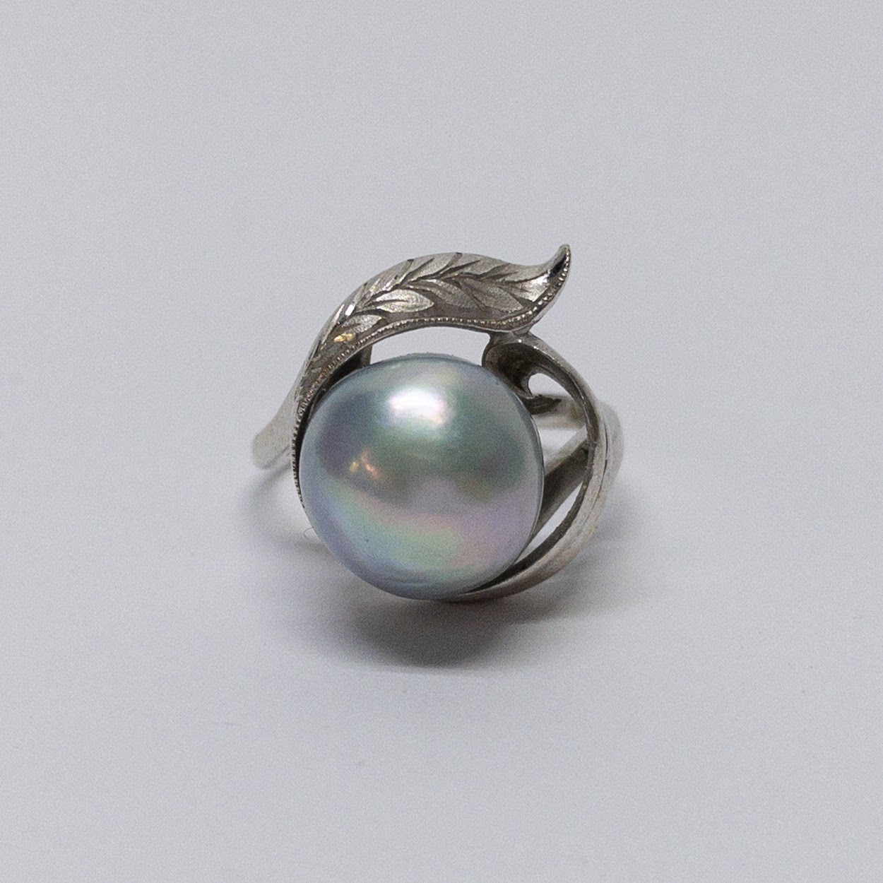 14K White Gold Grey Pearl Ring