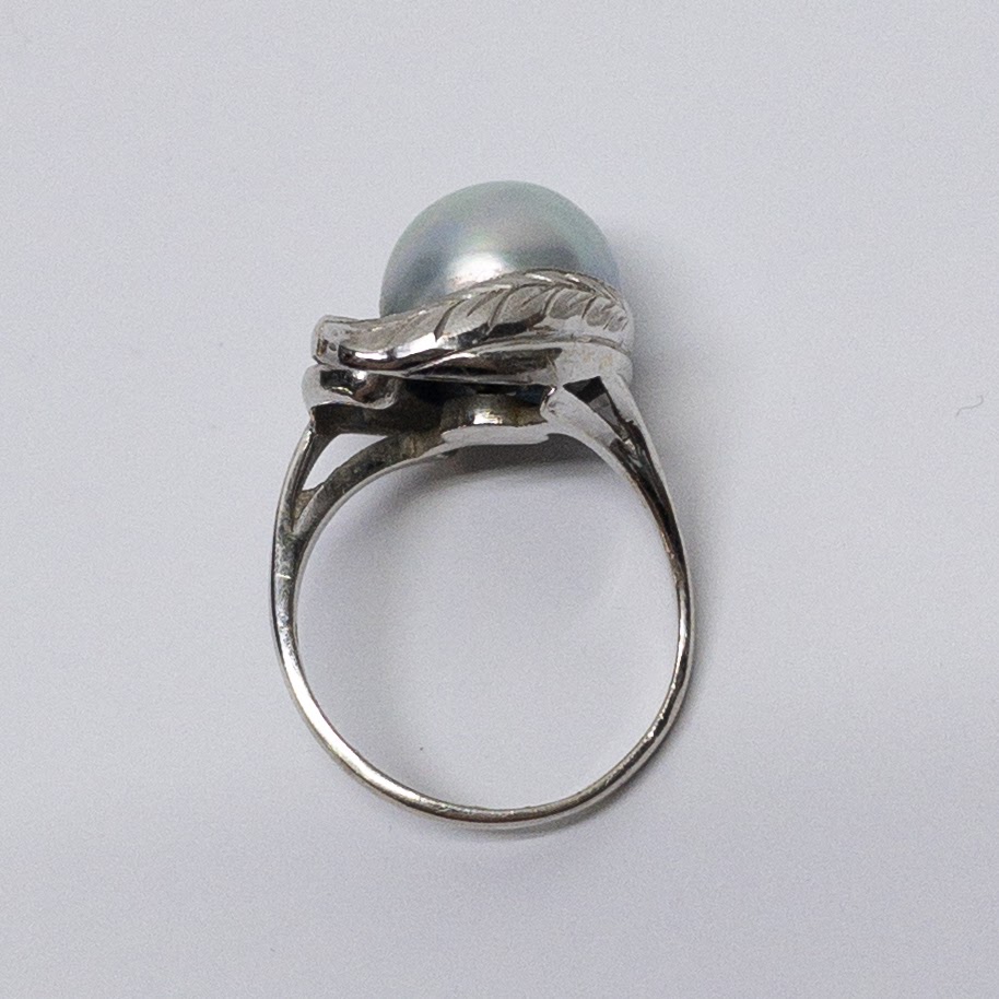 14K White Gold Grey Pearl Ring