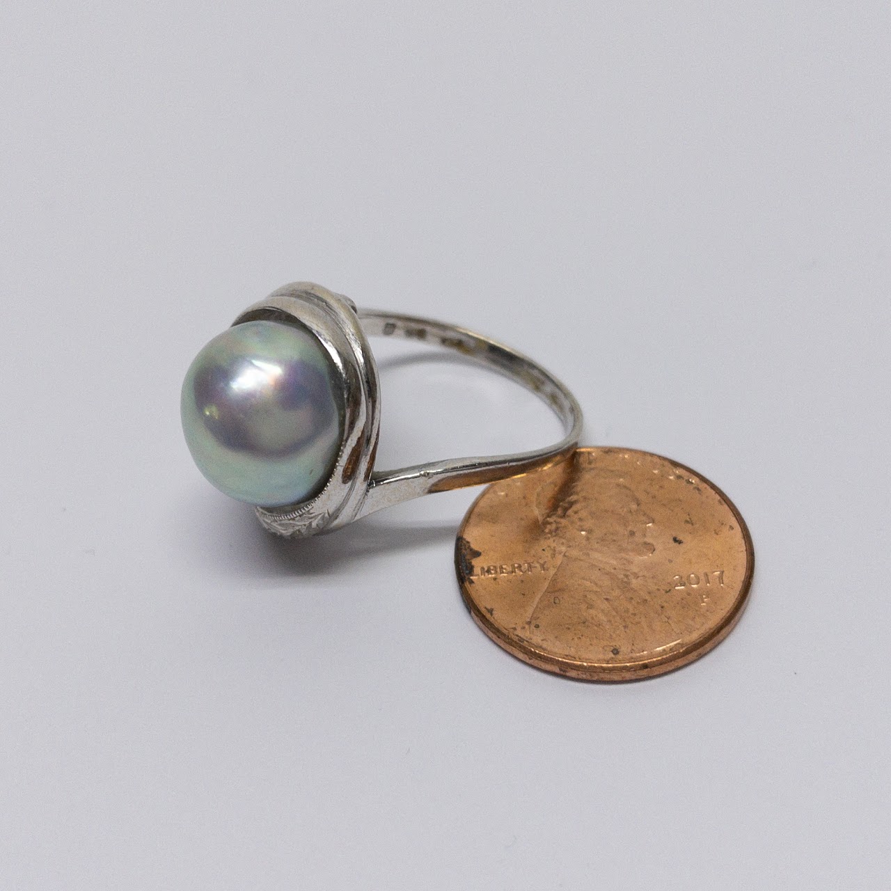 14K White Gold Grey Pearl Ring