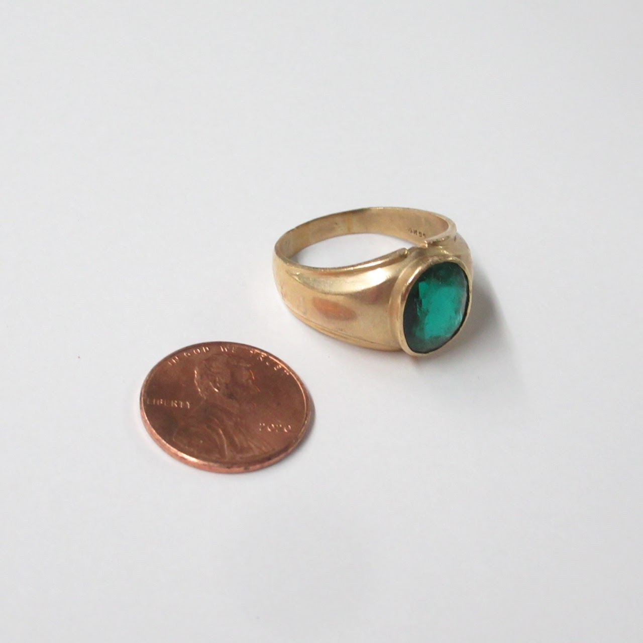 14K Gold & Green Stone Ring