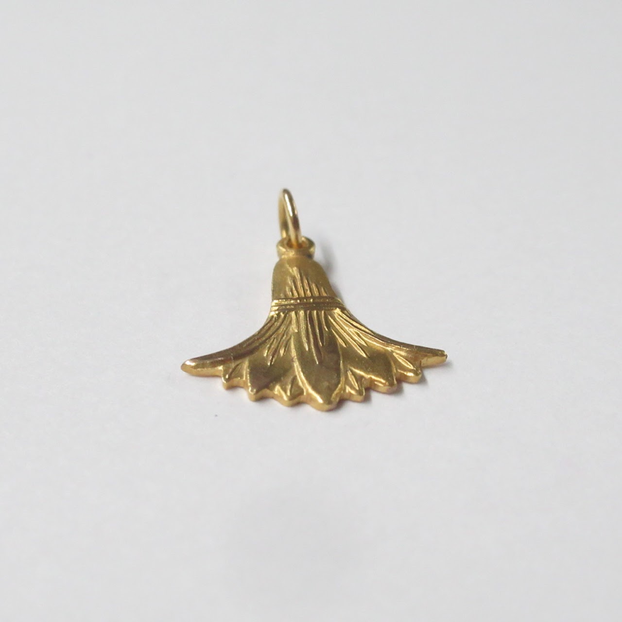 14K Gold Floral Pendant