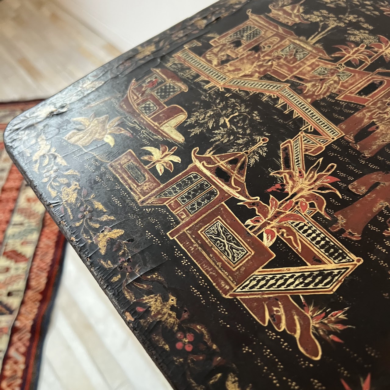 Chinoiserie Red Lacquer and Gilt Decoration Antique Accent Table