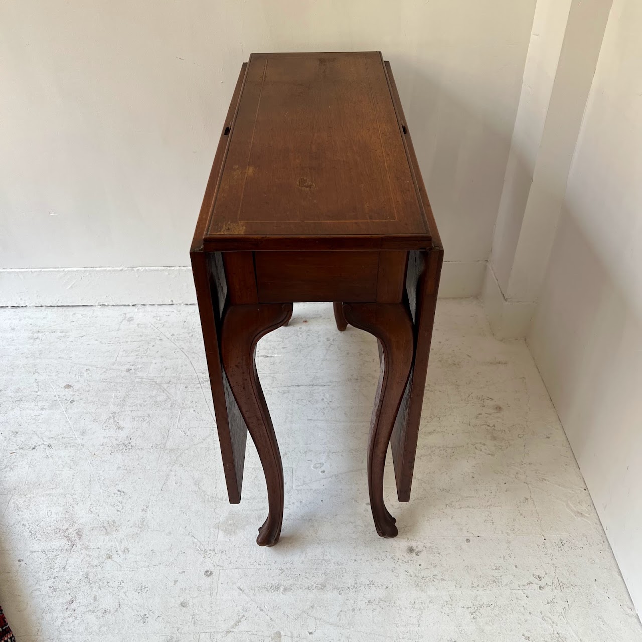 Italian Vintage Queen Anne Style Drop-Leaf Occasional Table