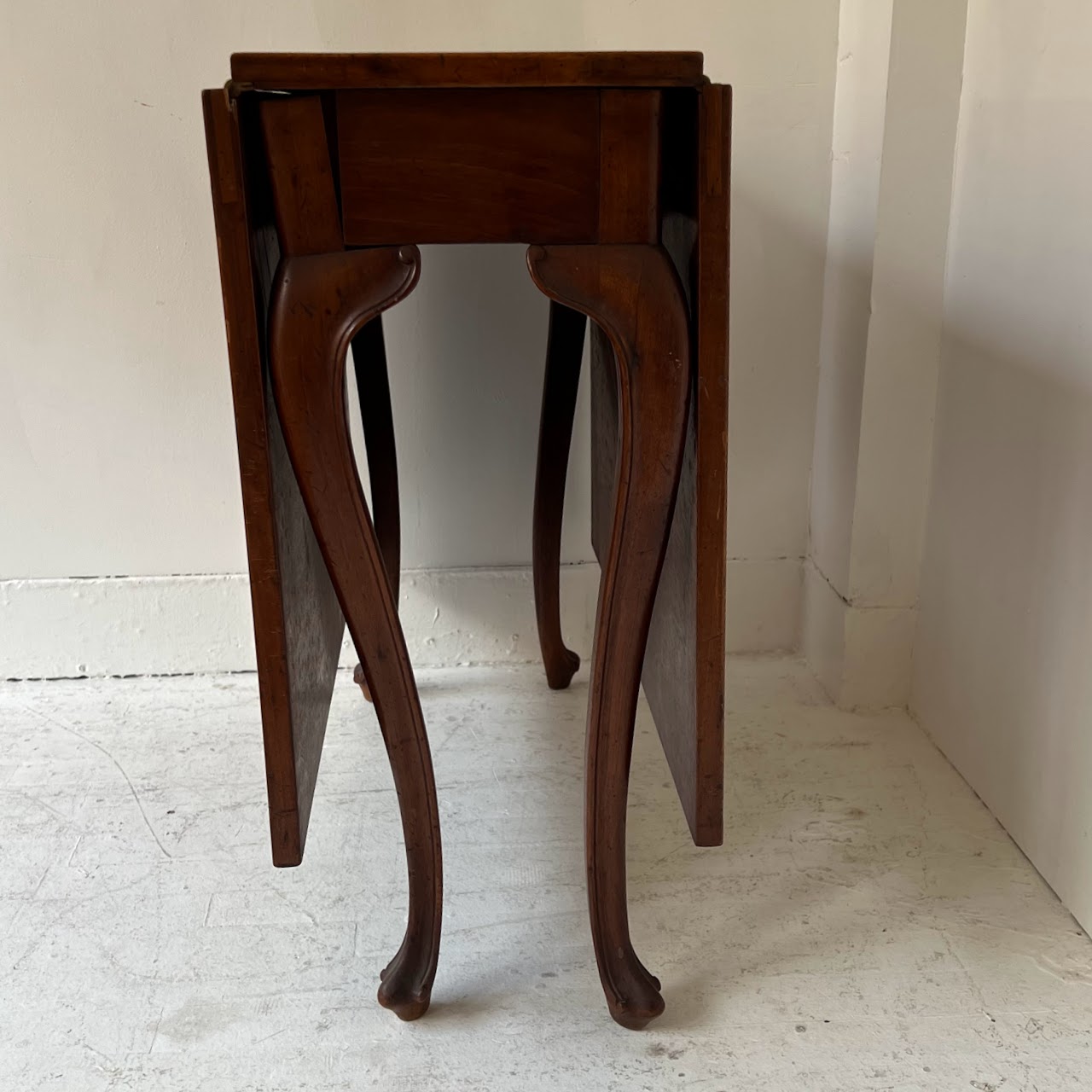 Italian Vintage Queen Anne Style Drop-Leaf Occasional Table