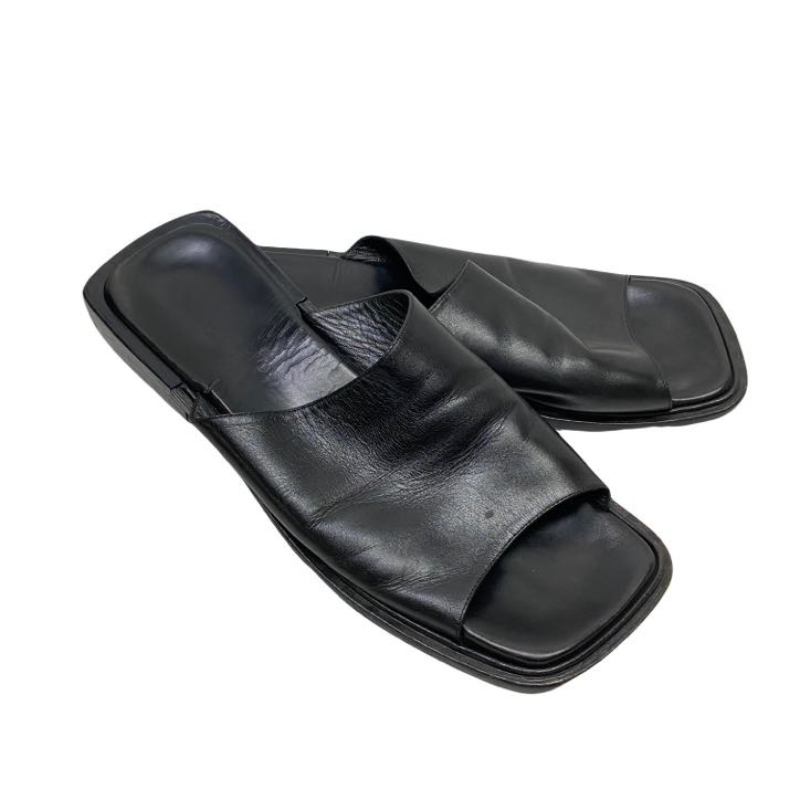 Sold at Auction: Louis Vuitton Mens Sandals