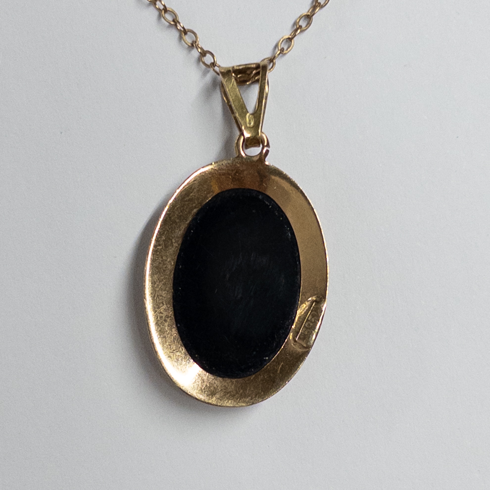 14K Gold Cameo Pendant and Necklace