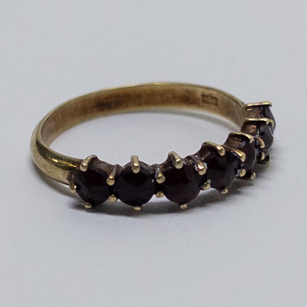 14K Gold and Garnet Vintage Ring