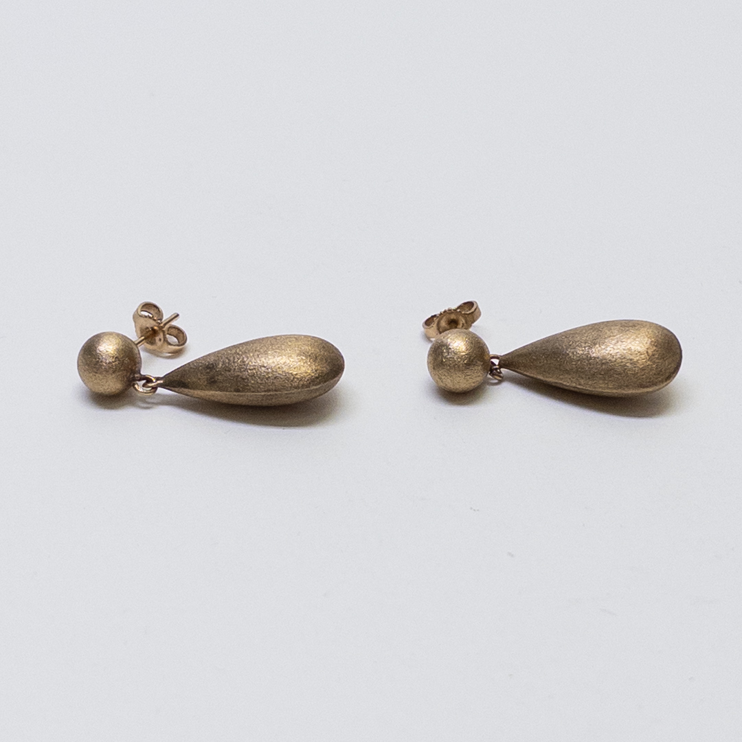 14K Gold Florentine Finish Teardrop Earrings