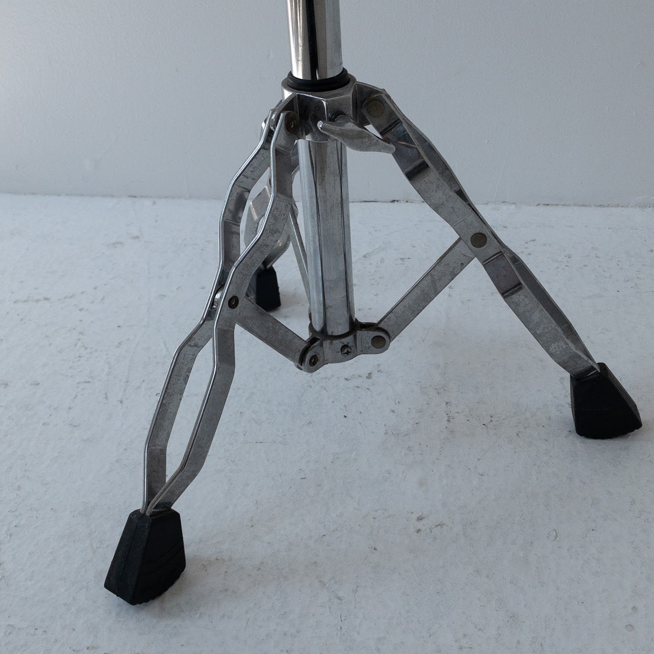 Glass Top Aluminum Drum Stand Table