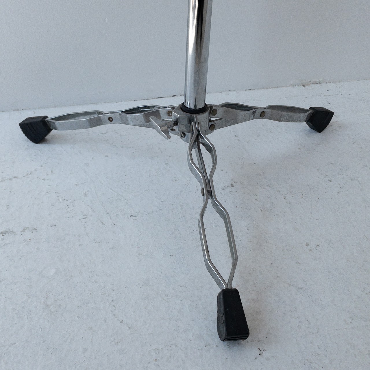 Glass Top Aluminum Drum Stand Table