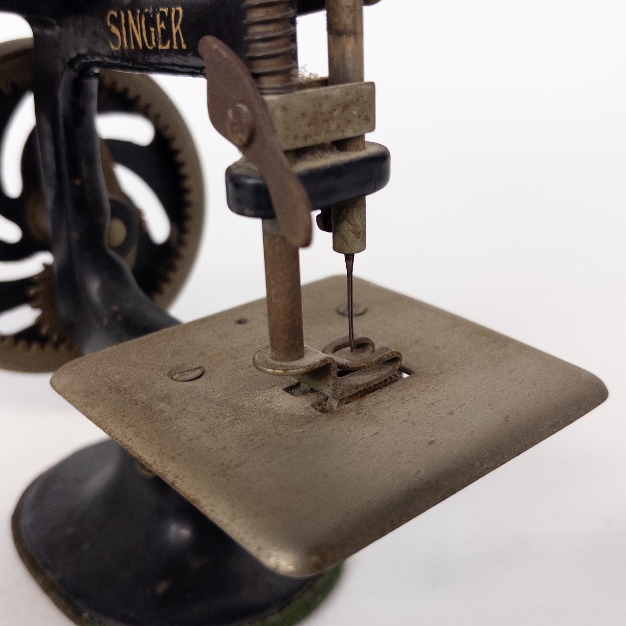 The Singer Manfg Co. Model 20 Sewhandy Toy Sewing Machine