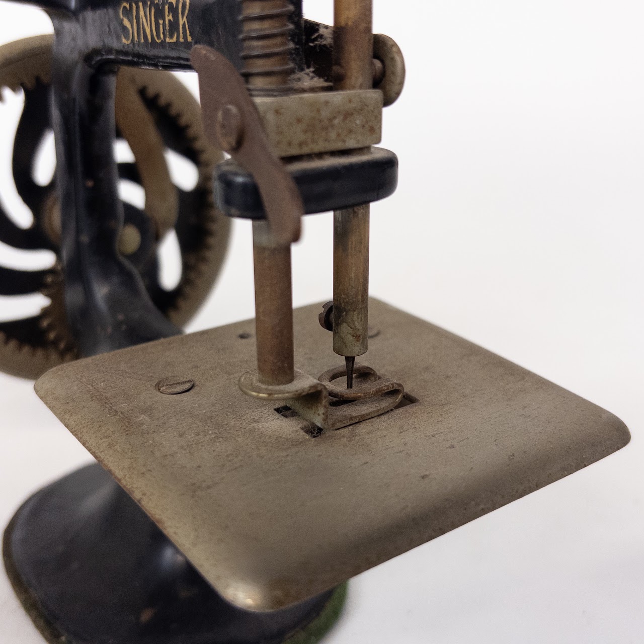 The Singer Manfg Co. Model 20 Sewhandy Toy Sewing Machine