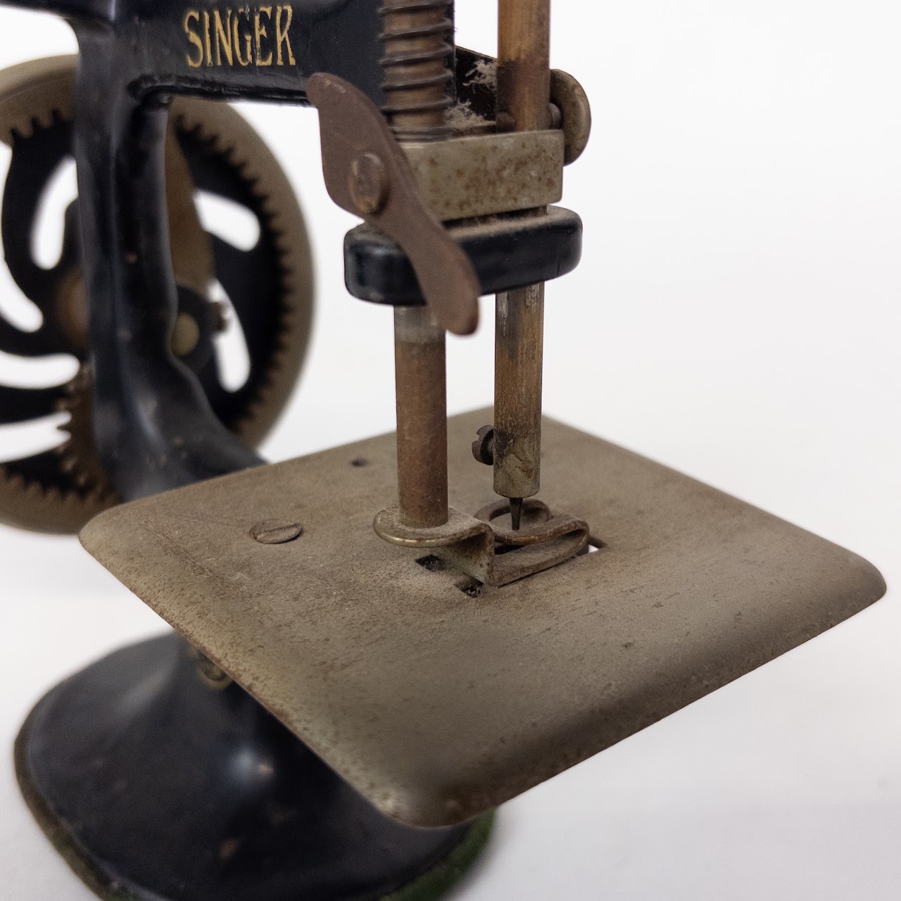 The Singer Manfg Co. Model 20 Sewhandy Toy Sewing Machine