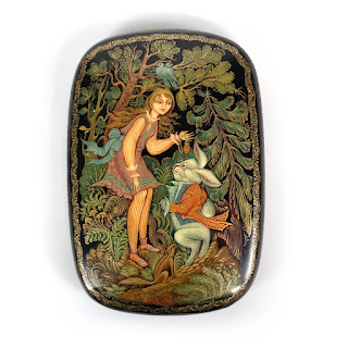 Signed Russian Fairytale Lacquer Hinged Clamshell Cosmetics Box