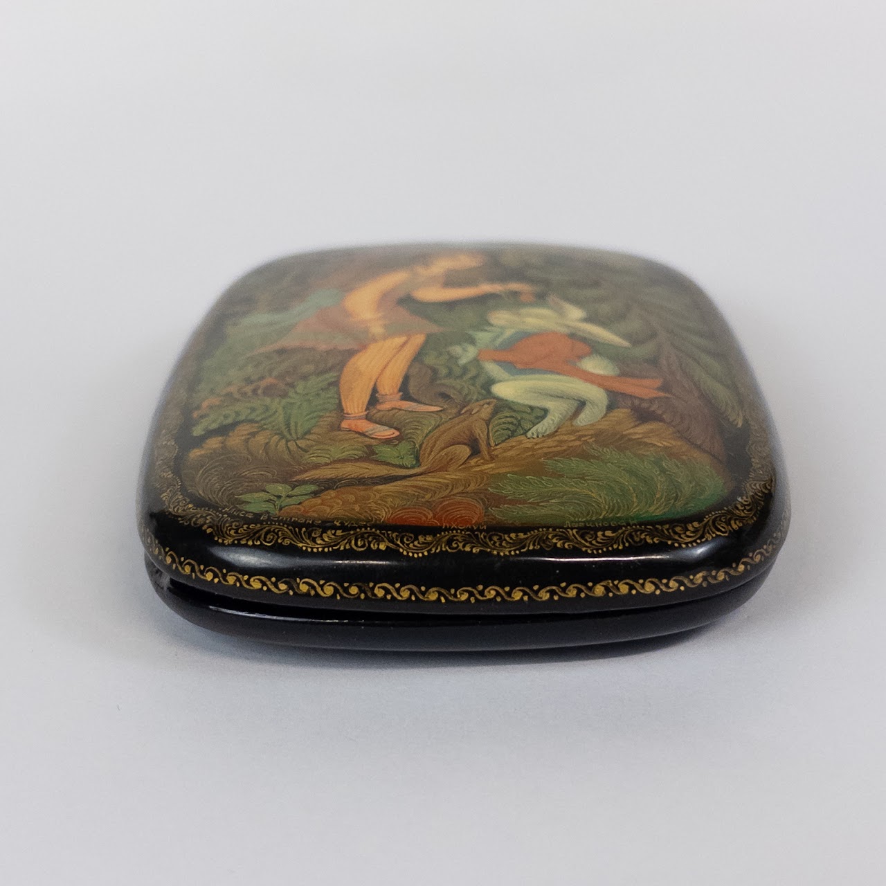 Signed Russian Fairytale Lacquer Hinged Clamshell Cosmetics Box