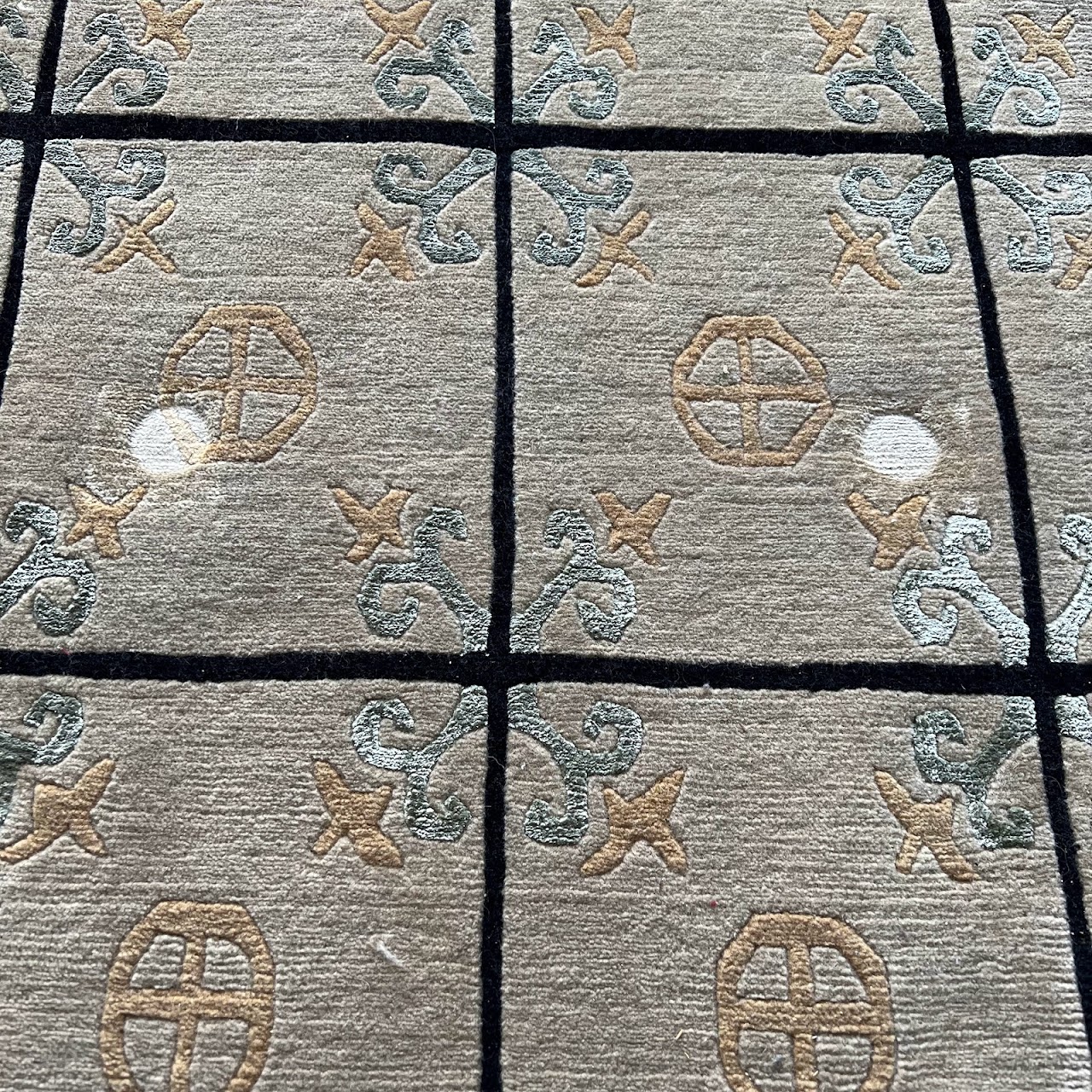 Wool Grid Pattern Area Rug