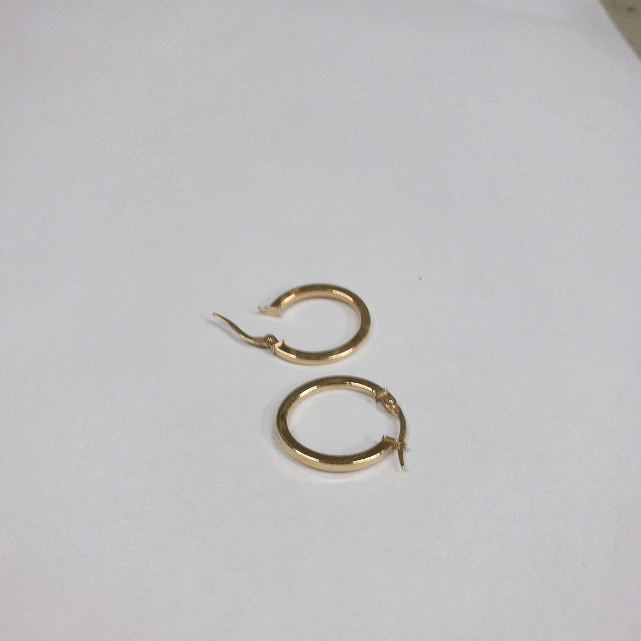 14K Gold Oval Hoop Earrings