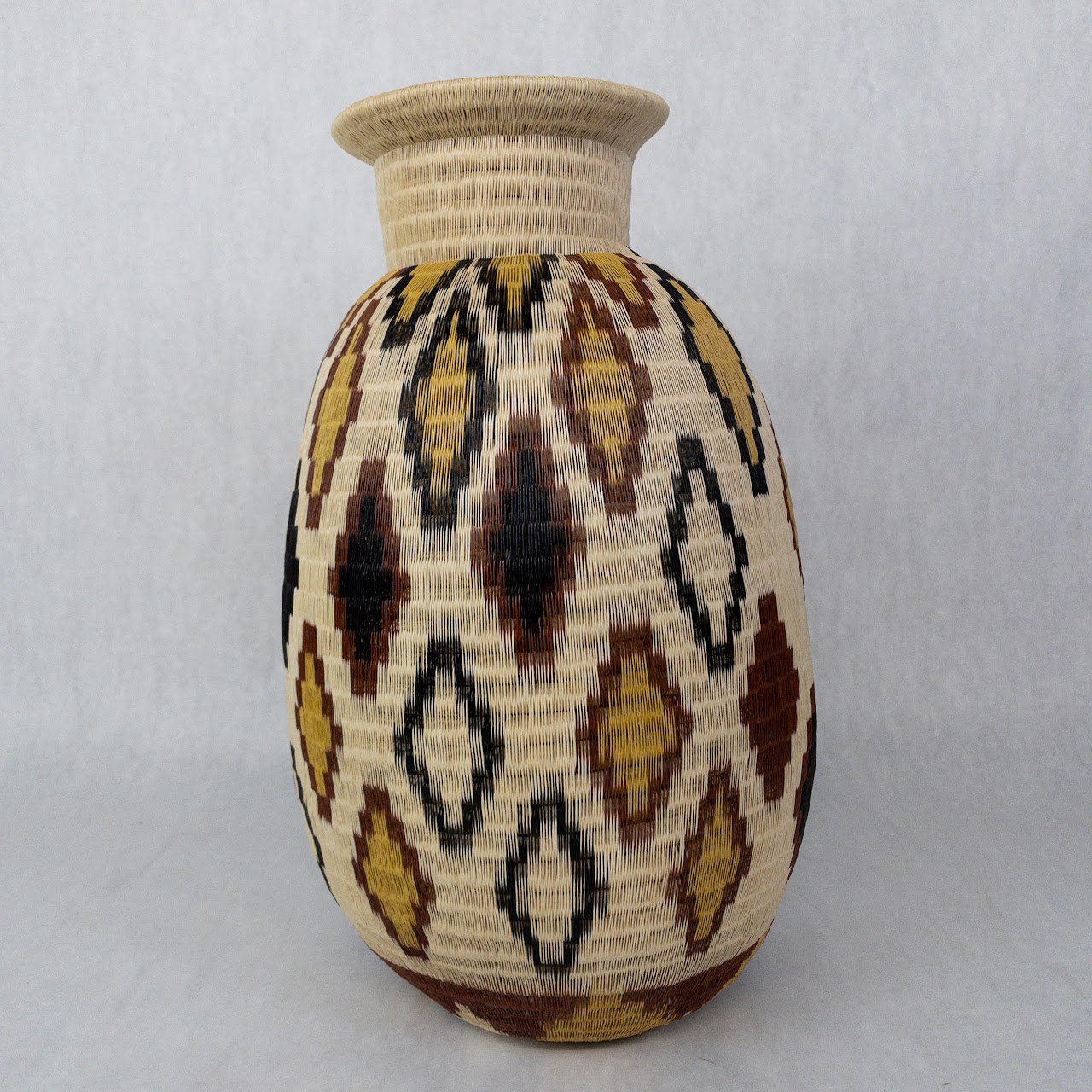 Artsanias de Colombia Werregue Palm Vase