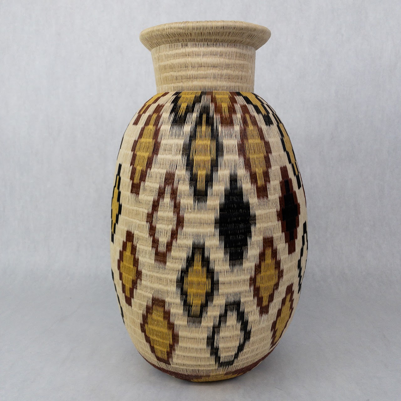 Artsanias de Colombia Werregue Palm Vase