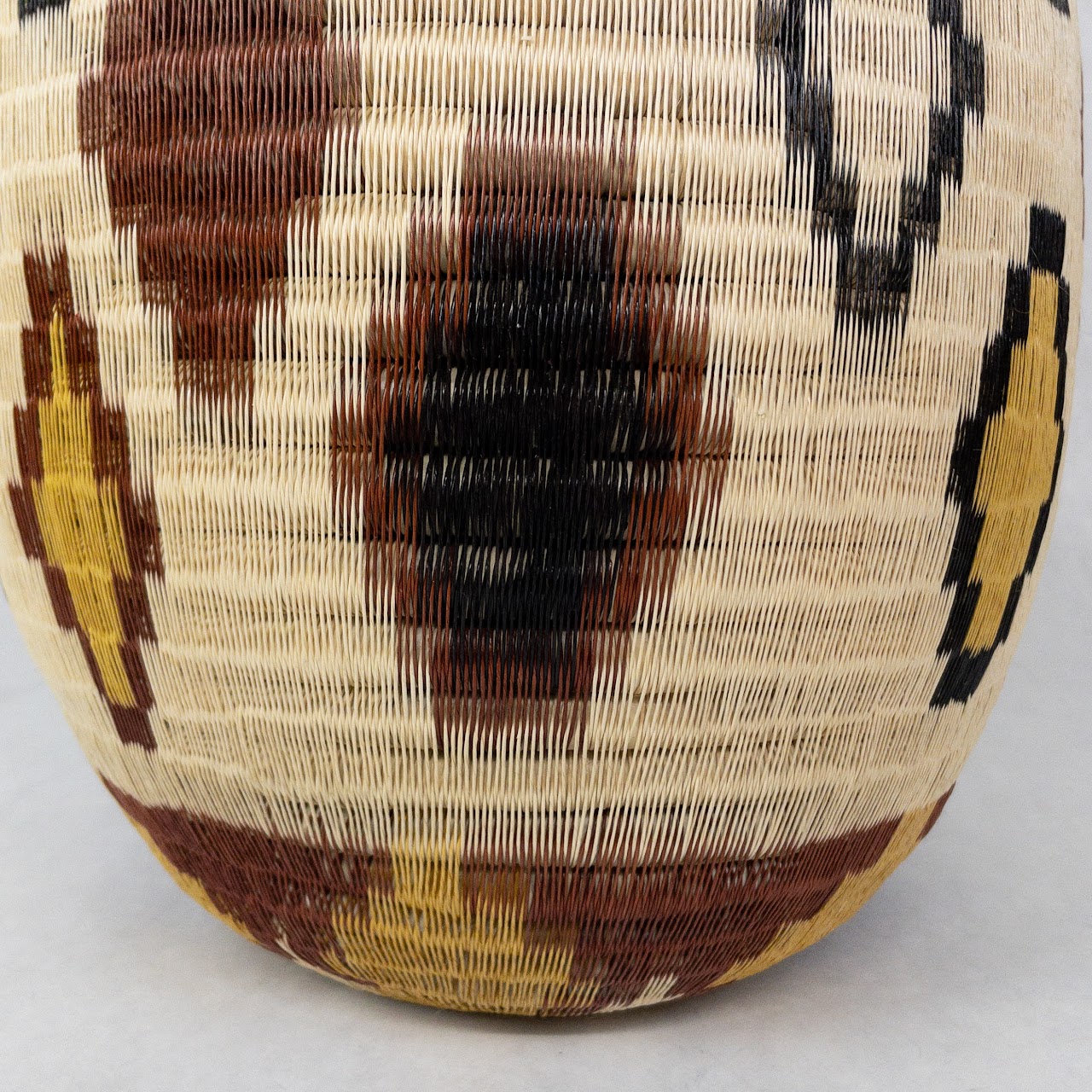 Artsanias de Colombia Werregue Palm Vase