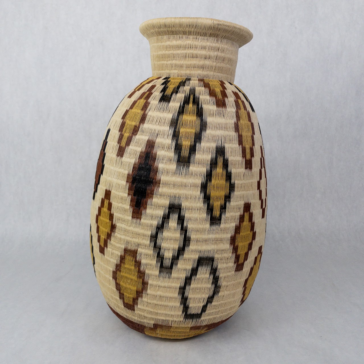 Artsanias de Colombia Werregue Palm Vase