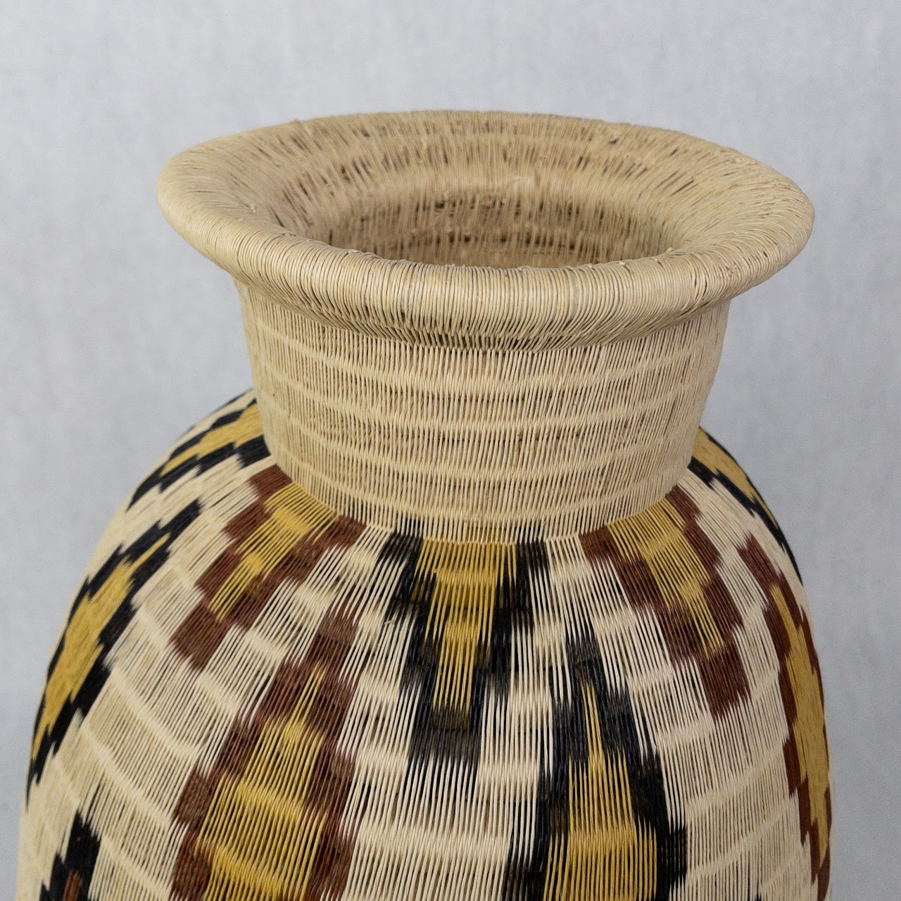 Artsanias de Colombia Werregue Palm Vase