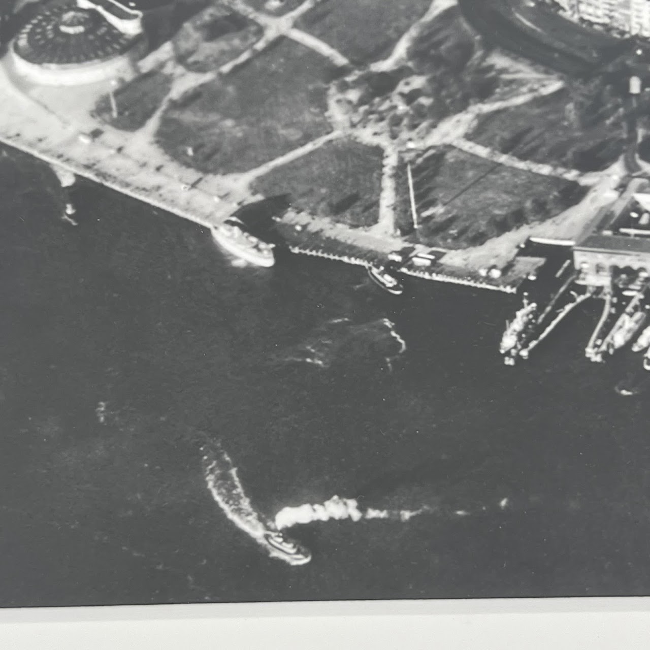 'The Akron in Flight Over NYC, 1931' Photograph