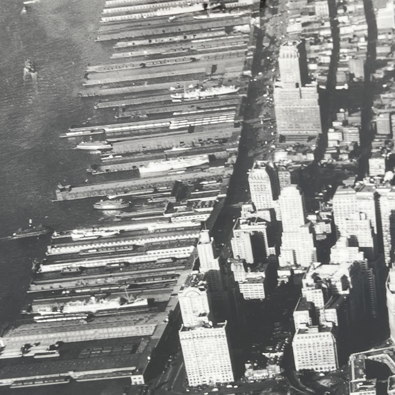 'The Akron in Flight Over NYC, 1931' Photograph