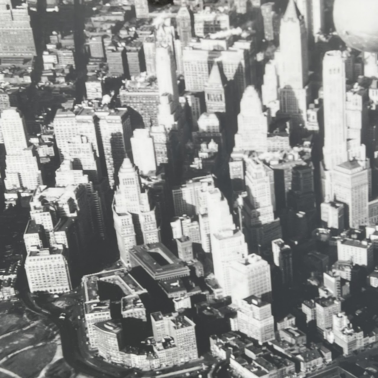 'The Akron in Flight Over NYC, 1931' Photograph