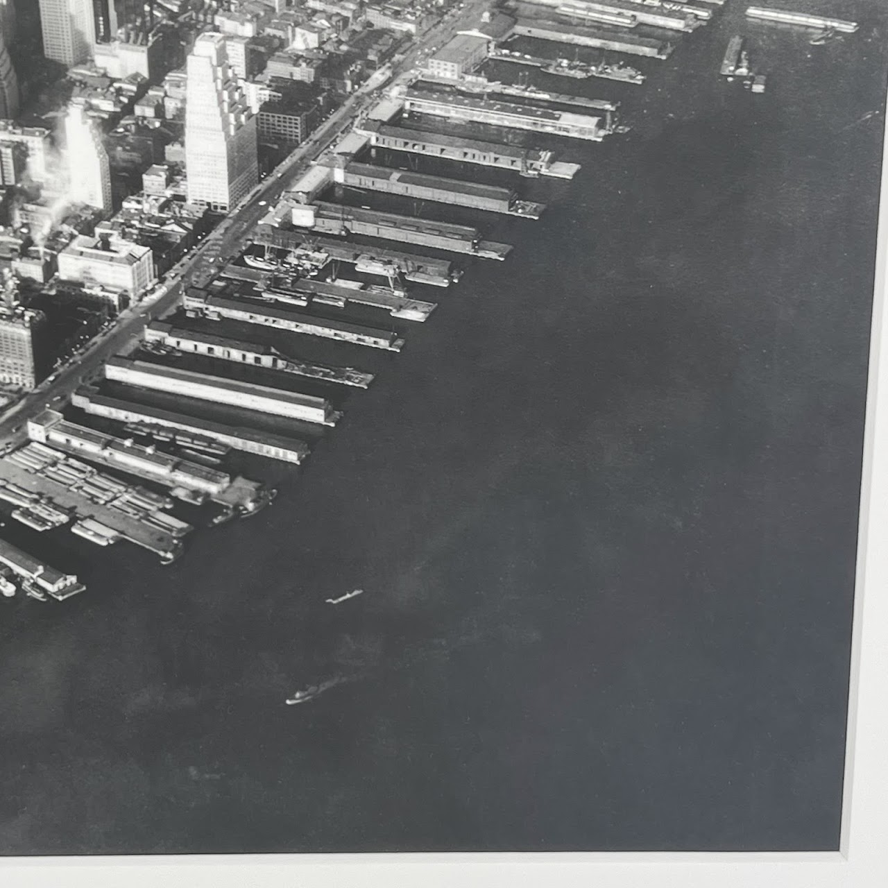 'The Akron in Flight Over NYC, 1931' Photograph