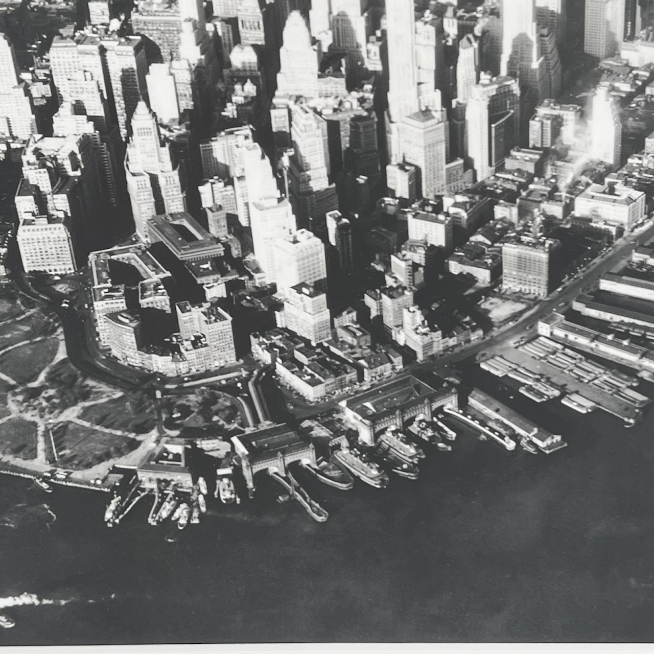 'The Akron in Flight Over NYC, 1931' Photograph