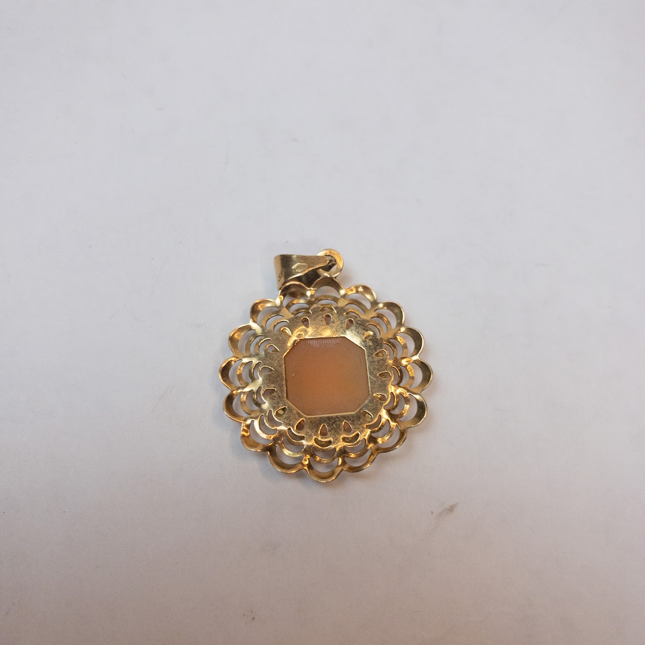 !4K Gold Cameo Pendant