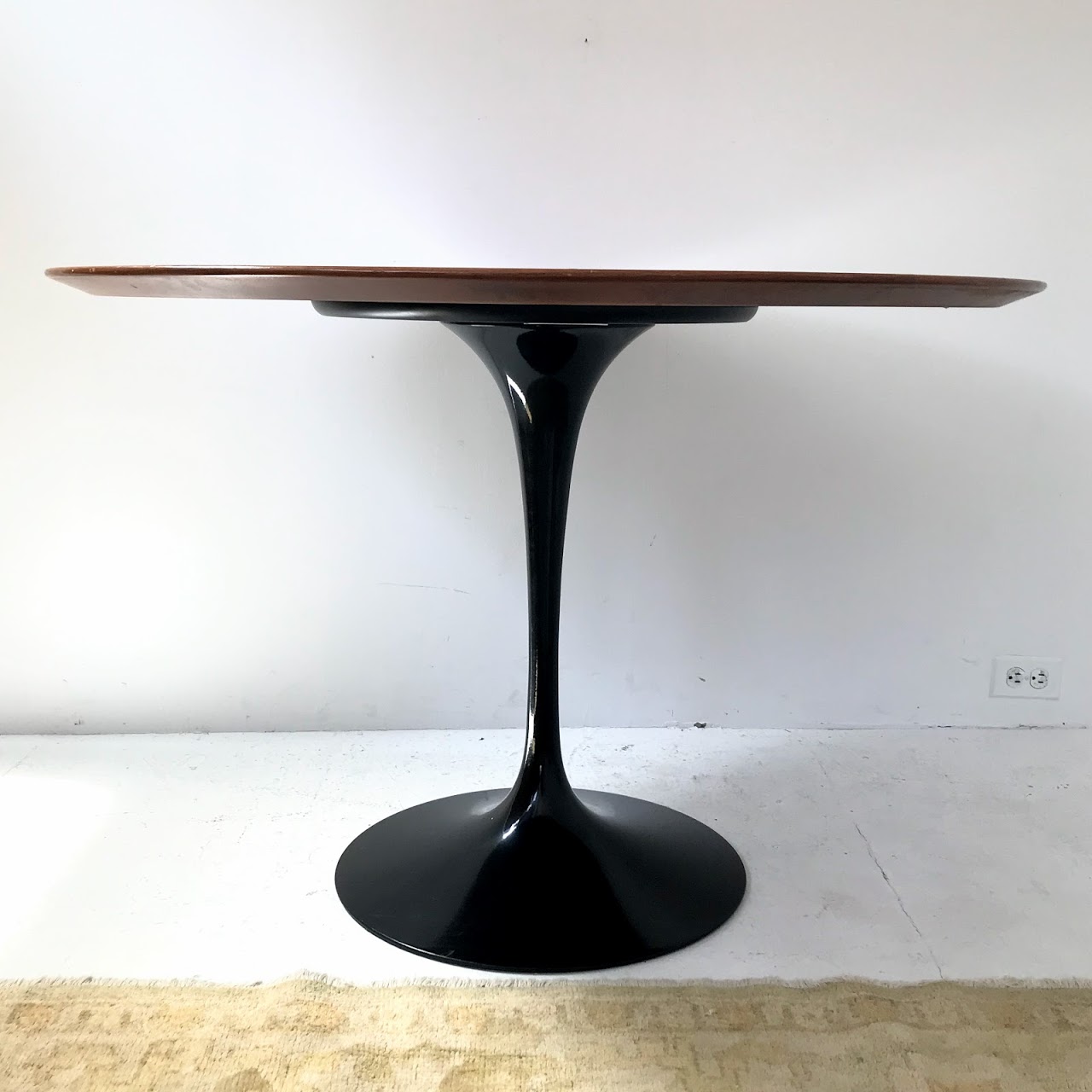 Knoll + Eero Saarinen Tulip Dining Table