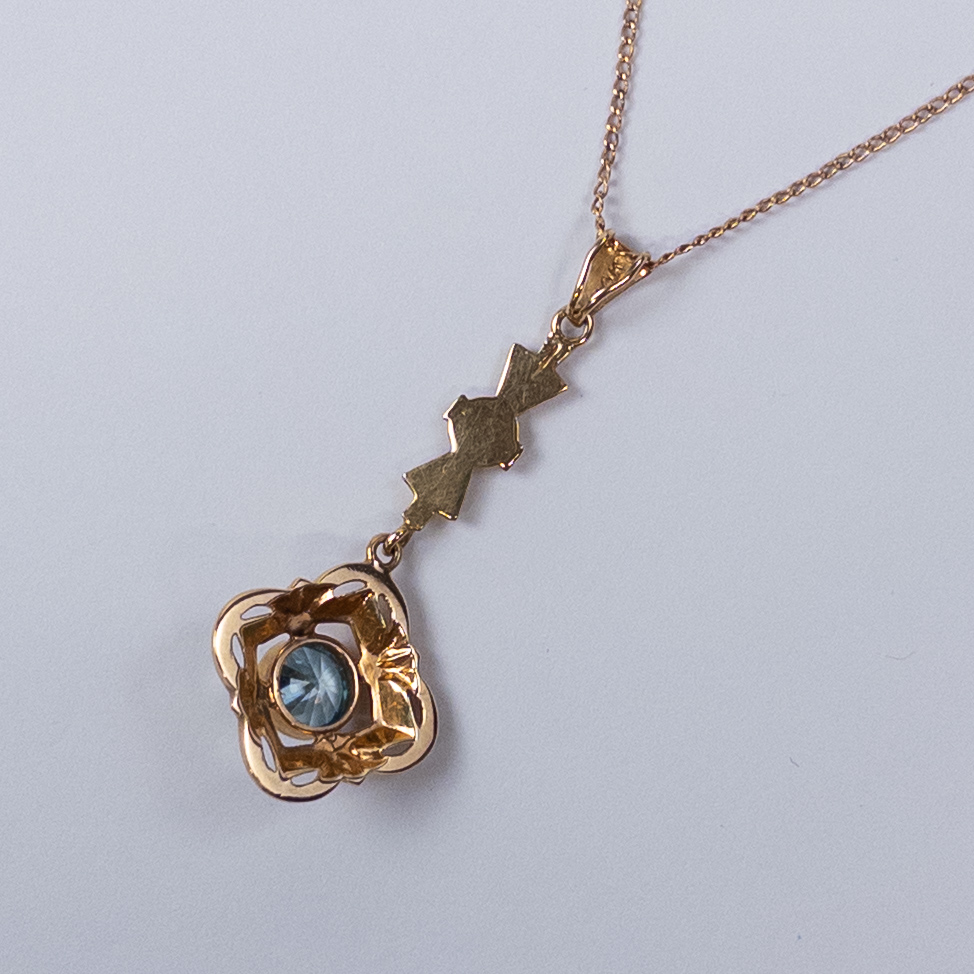 14K Gold  & Blue Stone Flower Pendant Necklace